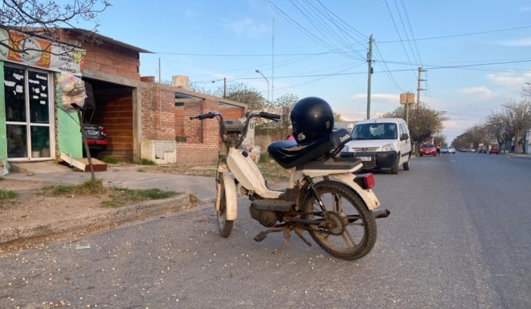Cayó de su motocicleta y tuvo que ser hospitalizado