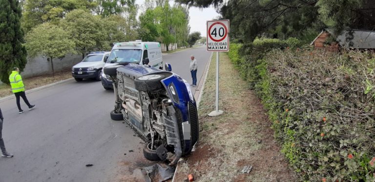Vuelco sin lesionados en la mañana del domingo