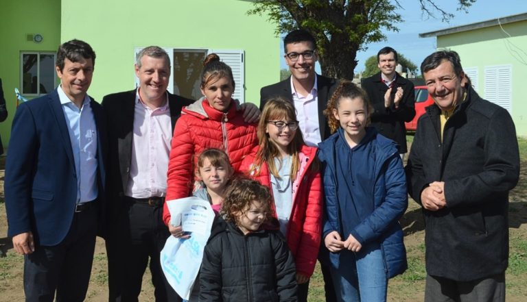 Entregaron viviendas a cuatro familias de Anchorena