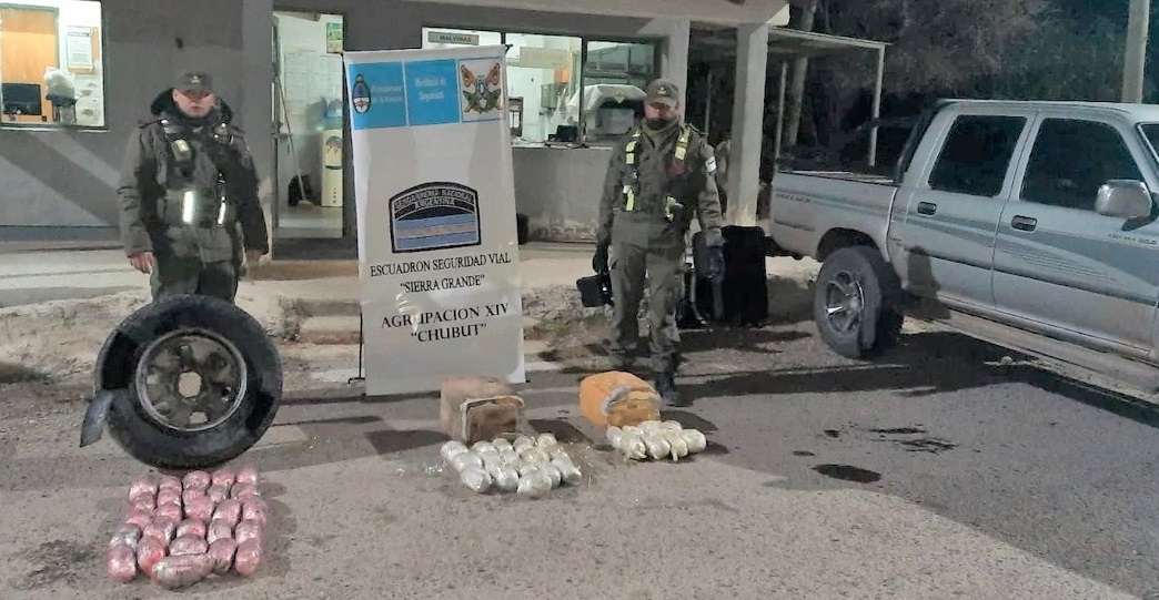Salieron desde La Pampa y se dirigían a Chubut con más de 14 kilos de marihuana escondidos en la rueda de auxilio: Dos hombres fueron detenidos