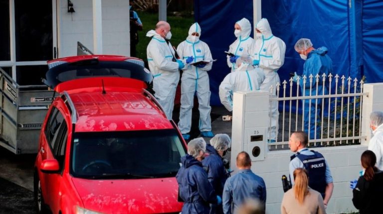 Nueva Zelanda: cayó la mujer que mató a sus hijos, escondió los cuerpos en dos valijas y las subastó para irse de viaje