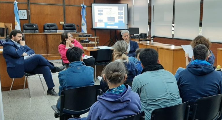 Funcionarios piquenses dieron una charla a alumnos del Colegio Santa Inés