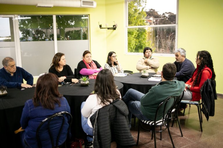 Funcionarios recibieron a representantes de la vecinal del barrio “Los Horneros”