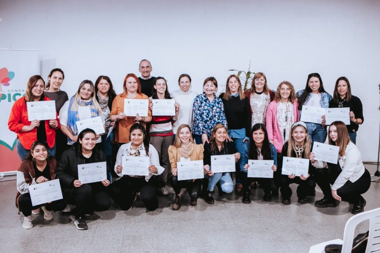 Entregaron certificados durante el cierre del curso básico en “Cuidado de las Infancias”