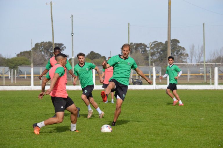 Con el plantel sin lesionados, Ferro entrenó y se prepara para recibir a Sportivo Peñarol en “El Coloso”