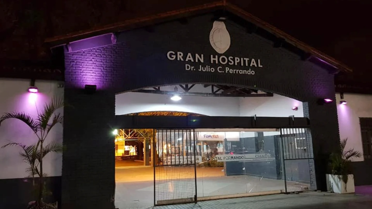 Escándalo en Chaco: médicos y enfermeros se filmaron reanimando un paciente entre risas y aplausos