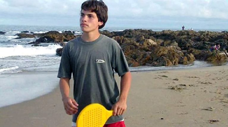 Hace 16 años que no puede enterrar a su hijo: una salida con amigos, una patota y el golpe del final
