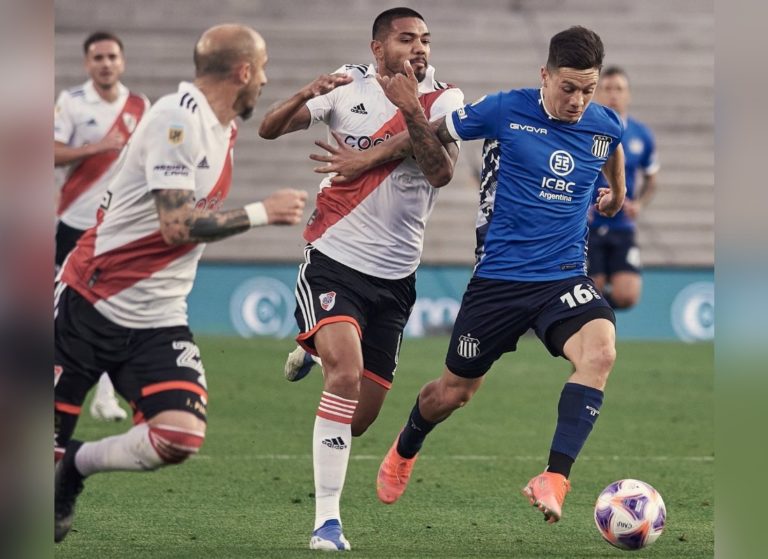 Rodrigo Garro y Pablo Solari fueron protagonistas del partido que Talleres le ganó a River en el Monumental