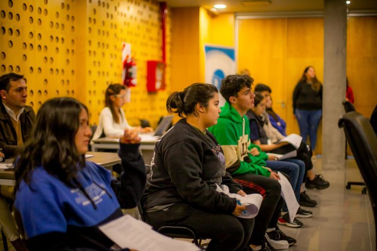 Estudiantes de 6to año del colegio El Salvador recorrieron el Concejo