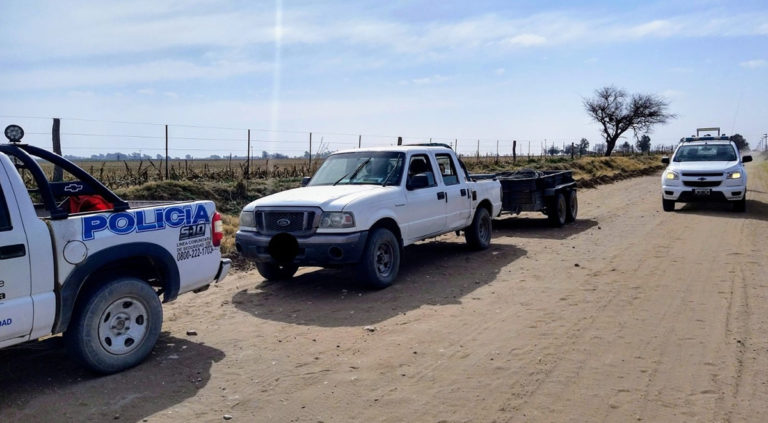 Tres piquenses robaban cables de alta tensión en caminos vecinales y fueron detenidos “in fraganti” cerca de Ruta 8: Les secuestraron una camioneta, un carro y todo lo robado