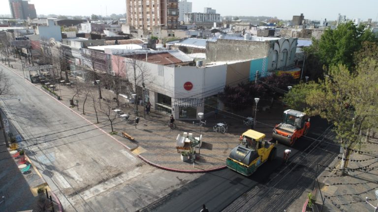 “Es histórico que estemos repavimentando estas 267 cuadras, es una obra que vamos a disfrutar todos los piquenses” aseguró Fernanda Alonso