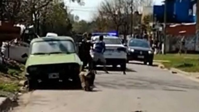 Video: Un joven en Hurlingham se negó a ser detenido, peleó con dos policías y recibió un disparo en la cabeza