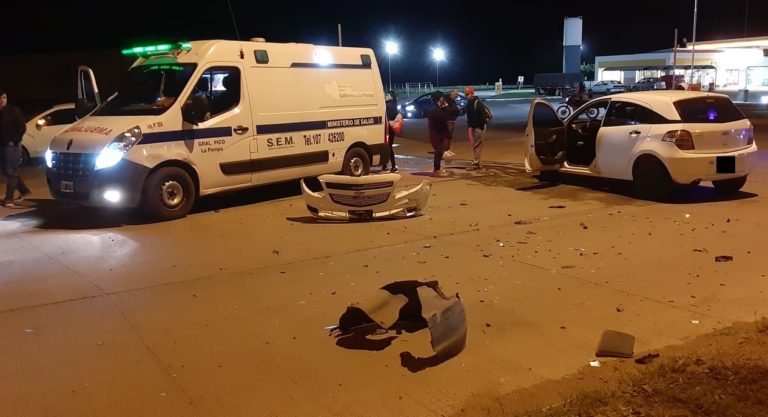 Fuerte choque en Ruta 1: El SEM asistió a una mujer y un menor, pero no fue necesario su traslado al Hospital