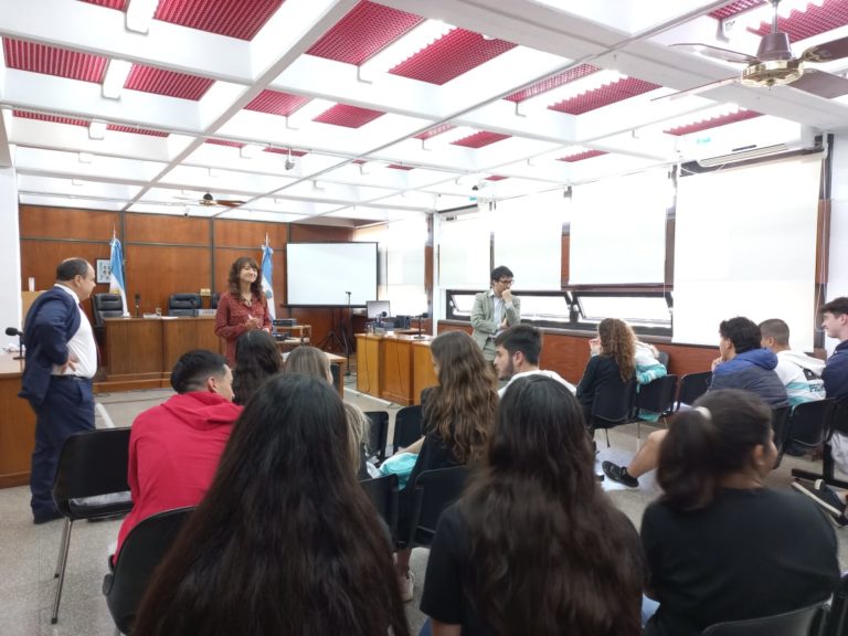 “Educación + Justicia”: Estudiantes de nivel secundario y universitario presenciaron un juicio público y realizaron otras tres actividades en el Edificio Judicial de General Pico
