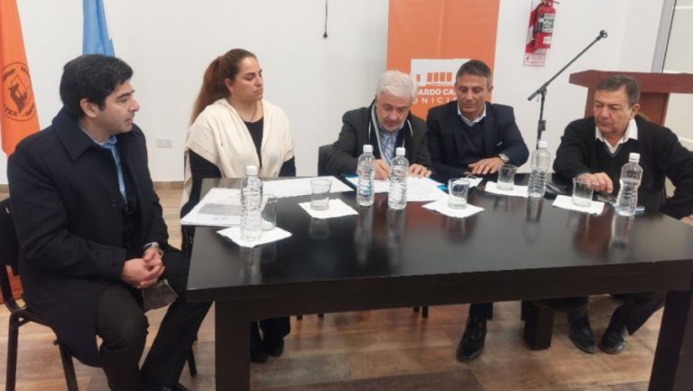 Construirán un nuevo centro distribuidor de agua y ampliarán la red cloacal en Castex