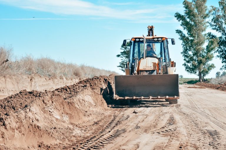Avanzan los trabajos en los 349 kilómetros de caminos vecinales en General Pico: “estamos muy cerca de completar la segunda vuelta”