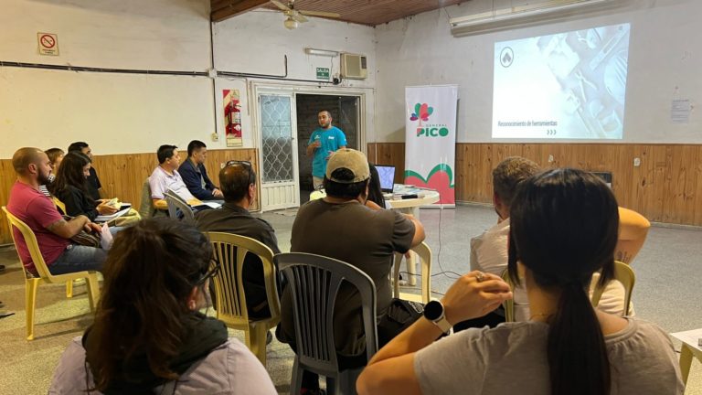 Comenzó la capacitación de construcción en seco en el servicio social de base de barrio Don Bosco