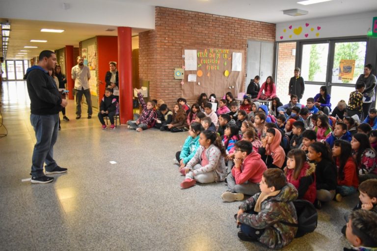 Más de 100 alumnos de la Escuela 267 recibieron una charla de concientización sobre tenencia responsable de mascotas