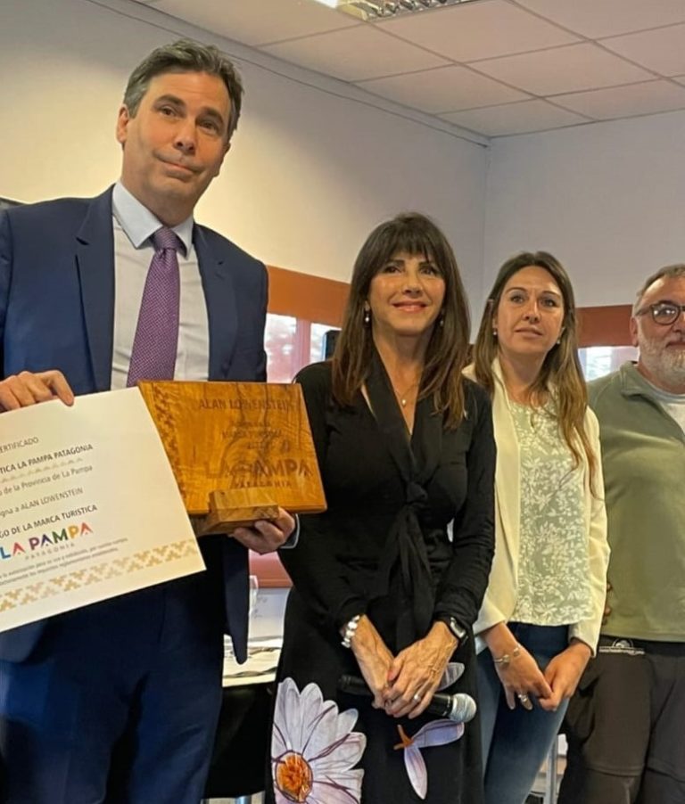 Alan Lowenstein, presidente de Frigorífico Pico y Ohra Pampa, fue distinguido por el Gobierno Pampeano como “Amigo” de la marca turística “La Pampa Patagonia”