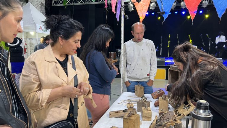 Se esperan más de 50 stands en la feria de artesanos en El Parador
