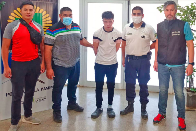 Capturaron al “Gringuito” Luna, uno de los presos fugados de la comisaria tercera de Santa Rosa y buscan intensamente a su compañero de celda