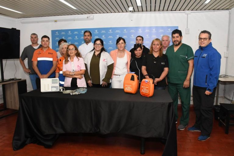 Entregaron desfibriladores y electrocardiógrafos al SEM de General Pico y otras 8 localidades