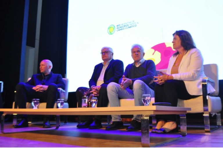 El Gobierno firmó un acta de compromiso con la “Red Argentina de Municipios Frente al Cambio Climático”: “La Pampa es la primera provincia que está haciendo una reunión de este tipo”