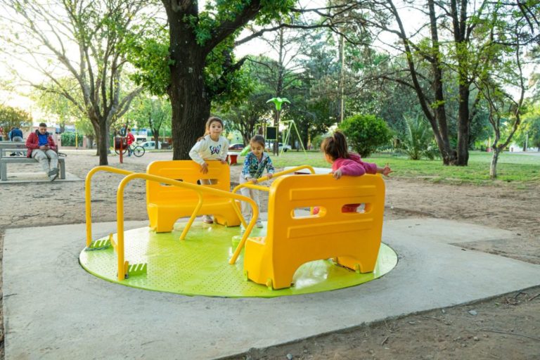 Presentaron los nuevos juegos de la Plaza España