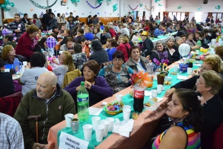 Nuevas actividades para adultos y niños: “Más de un centenar de personas mayores participan continuamente de los talleres del Municipio”, resaltó la responsable de la Dirección de Familia