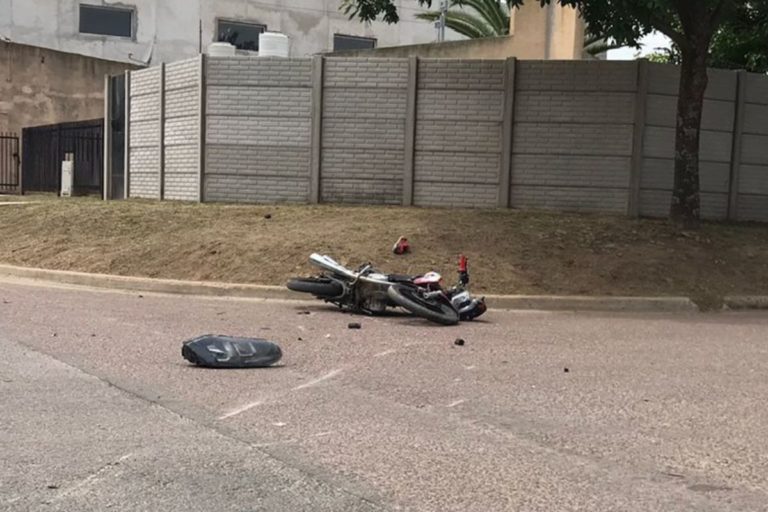 Fuerte choque en calle 103 y 110: Dos jóvenes fueron trasladados al Hospital