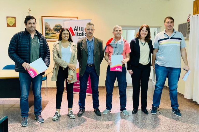 Entregaron créditos a emprendedores de Intendente Alvear y Alta Italia