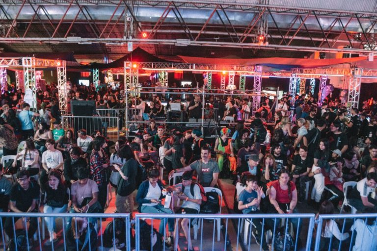 El primer día de la “Fan Expo” convocó a una multitud en Santa Rosa