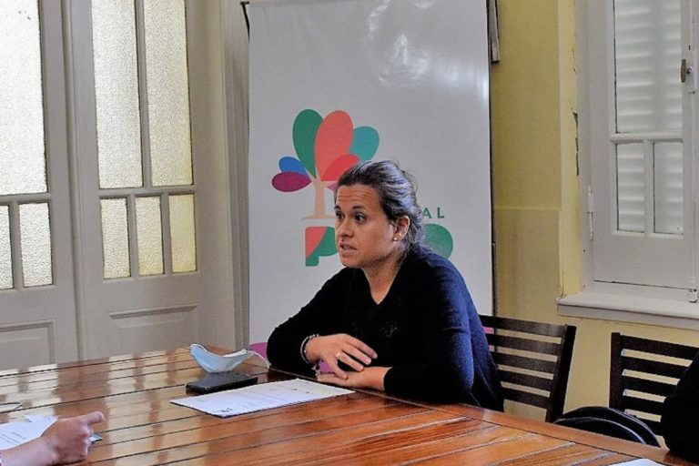 “El único requisito para participar de la fiesta es que las personas tengan más de 60 años y con ganas de divertirse”, aseguró la directora de Familia sobre la fiesta de esta noche en Ferro