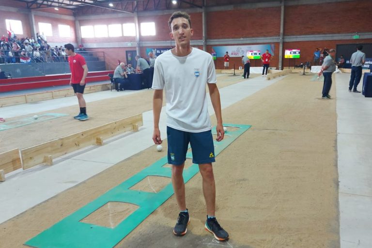 El joven Lucas Hecker tuvo una destacada actuación en Asunción y se trae una medalla de plata para La Pampa