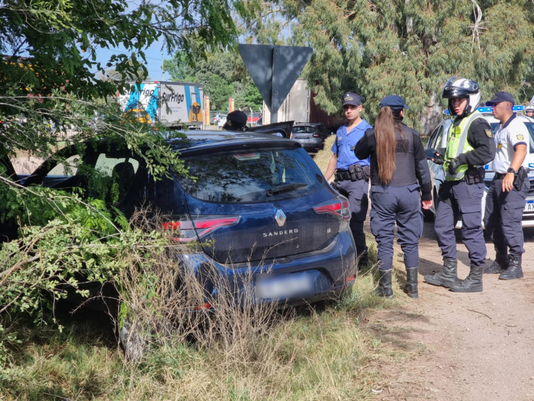 Un hombre murió tras impactar con su auto contra un árbol en General Pico