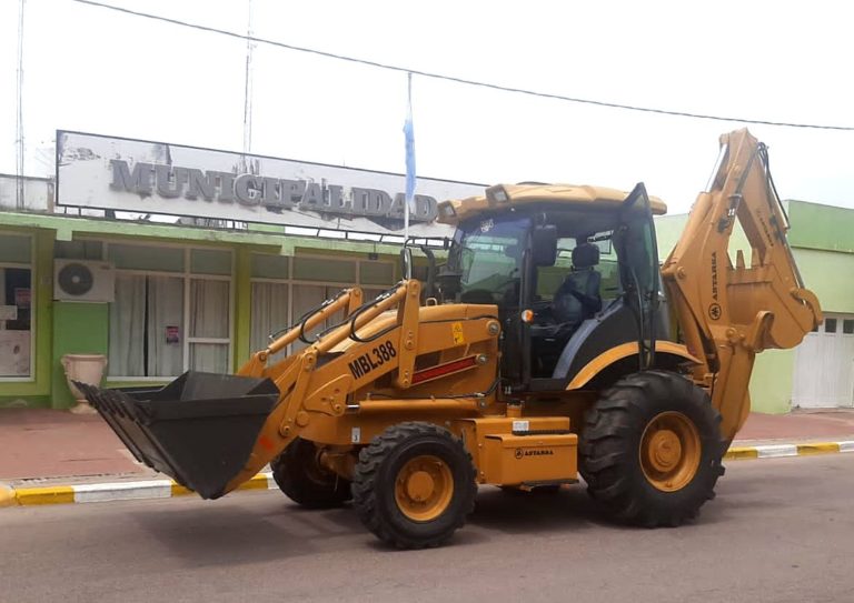 La Municipalidad de Arata adquirió una nueva pala retroexcavadora por un monto de $ 16 millones