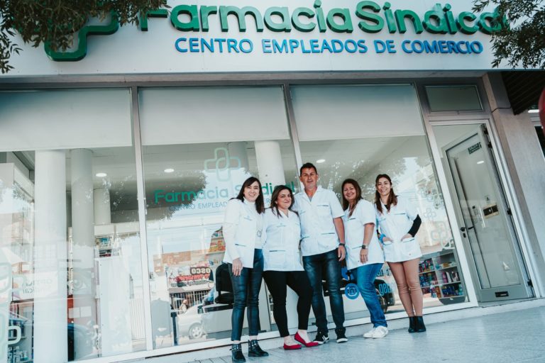 La farmacia de “Empleados de Comercio” se mudó a unos metros y amplió sus servicios