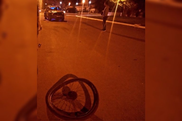 Intendente Alvear: Ciclista de 20 años se encuentra en grave estado de salud después de ser embestido por una camioneta