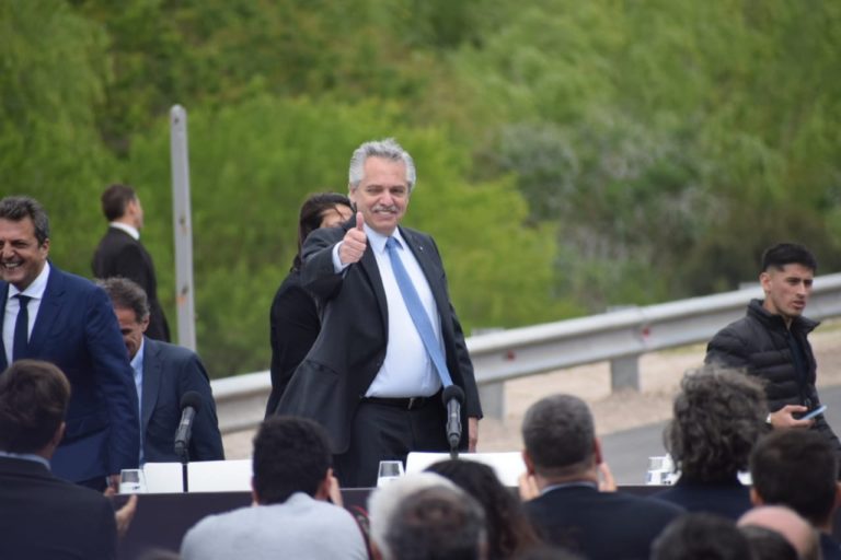 En el “Día de la Lealtad”, Alberto Fernández apuntó contra Mauricio Macri y se sumó a la carrera presidencial
