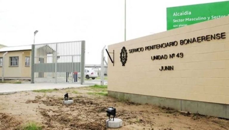 Junín: conoció a un preso por Facebook, se puso de novia y él quiso matarla en el baño de la cárcel cuando lo visitó