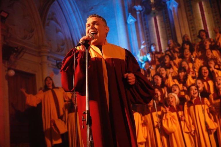 El director piquense de Coro Gospel, Gerardo Flores, se presentará junto al grupo en tres shows con Diego Torres