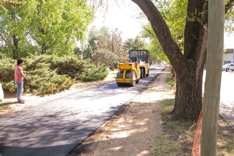 Continúan las obras de restauración de veredas en el Paseo Ferroviario