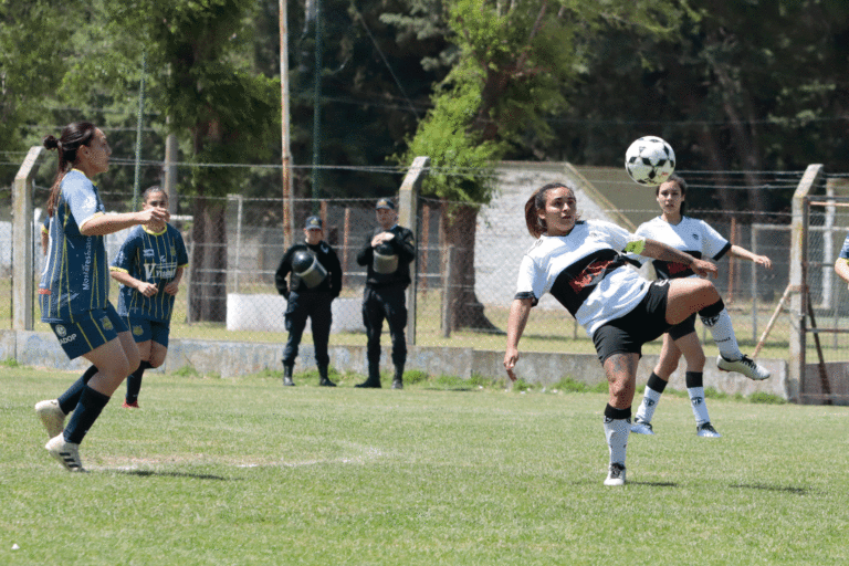 FÚTBOL FEMENINO: Ganó Pico FBC y perdió Costa por el Provincial