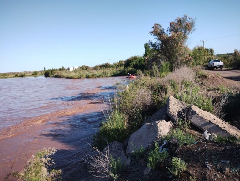 Dramática búsqueda en 25 de Mayo del niño de 11 años que desapareció en el Río Colorado