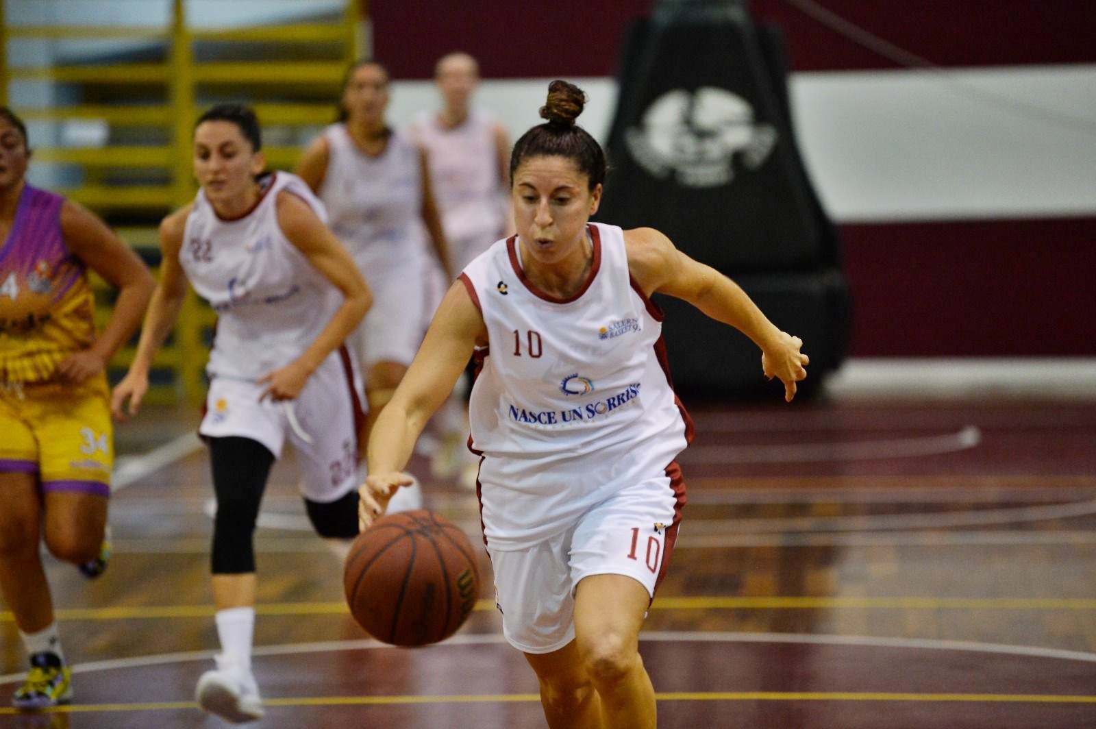 Regina Carosio, basquetbolista piquense, está jugando en Italia, después de ascender con un equipo en España