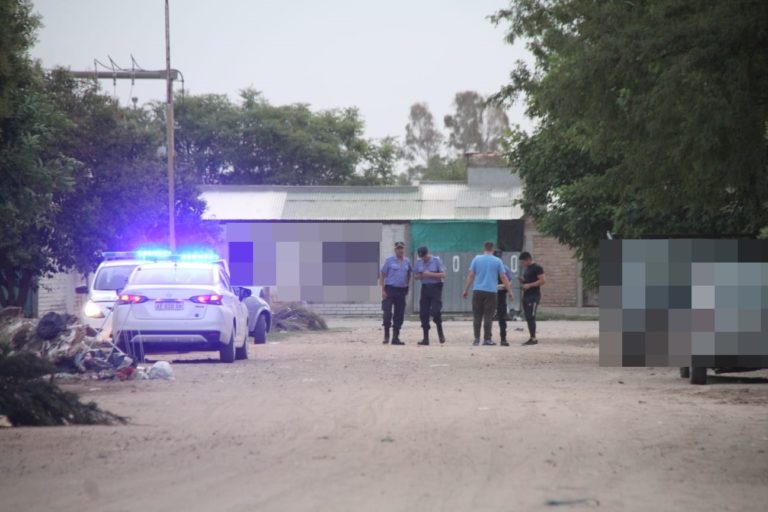 Pelea callejera: golpearon con un palo a un joven que fue asistido por el SEM y trasladado al hospital