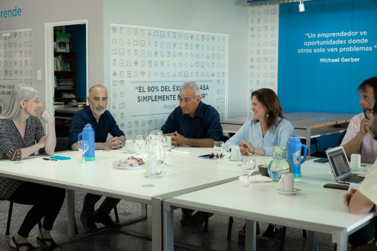 Firmaron el convenio con la Fundación para el Desarrollo Regional para que administre el plan municipal de producción avícola