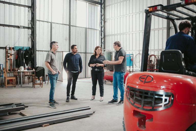 Recorren empresas de Tuberías y de equipamientos electromecánicos en el Parque Industrial de Pico