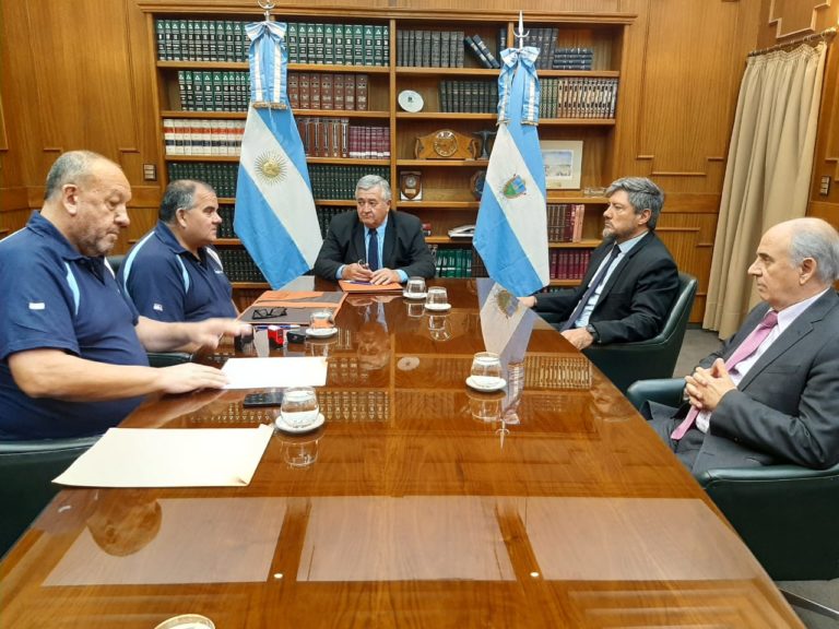 La justicia donó a bomberos cerca de 50 mil expedientes en condiciones de ser destruidos, lo que representa cerca de 8 mil kilos de papel