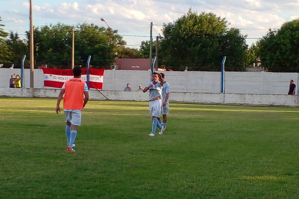 En el último suspiro, Alvear FBC eliminó a Costa Brava del Regional Amateur